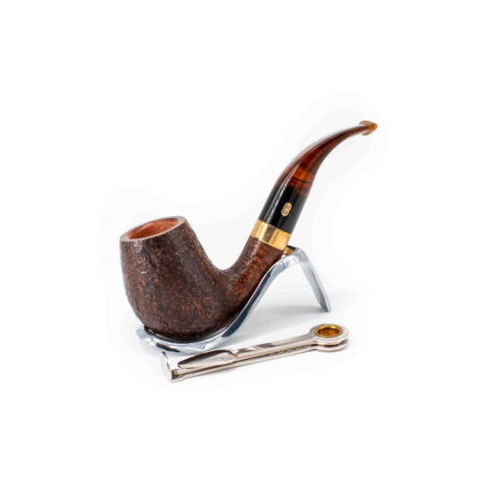 Chacom Churchill Sandblast 851, homokfúvott barna színű briar gyökér pipa  hajlított akril szárral széles réz gyűrűvel