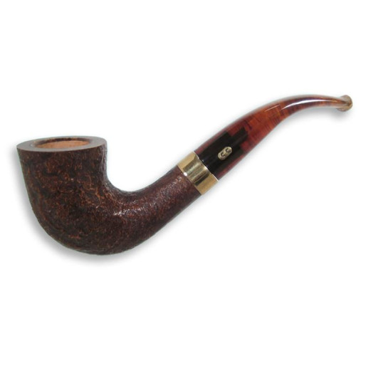 Chacom Churchill Sandblast 863, homokfúvott barna színű briar gyökér pipa  hajlított akril szárral széles réz gyűrűvel