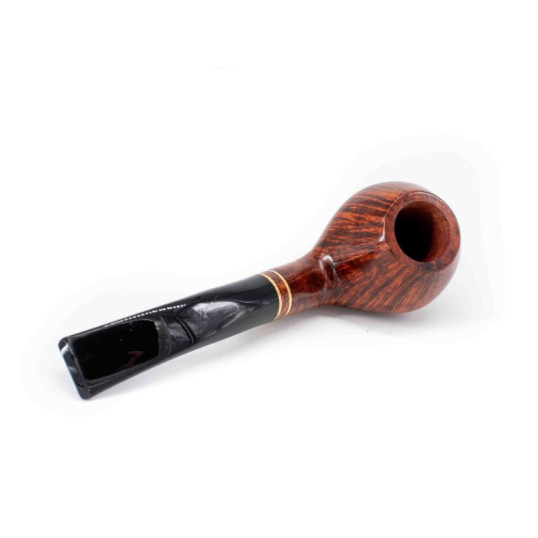 Chacom Club 871, barna színű polírozott hanga gyökér pipa enyhén hajlitott akril szárral dupla réz gyűrűvel, 9mm filteres