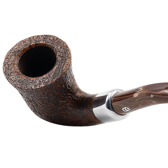 Chacom Chambord Sablée barna színű rusztikolt, dublin formájú, briar gyökér pipa, krém színű akril szárral, ezüst színű gyűrűvel