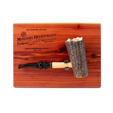 Missouri Meerschaum Freehand on Cedar Plaque, kukorica pipa, lézer gravírozott cédrusfa táblán