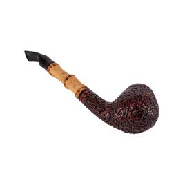 Vörösesbarna színű Mastro Geppettohanga gyökérből készült rusztikolt pipa, bambusz szárral