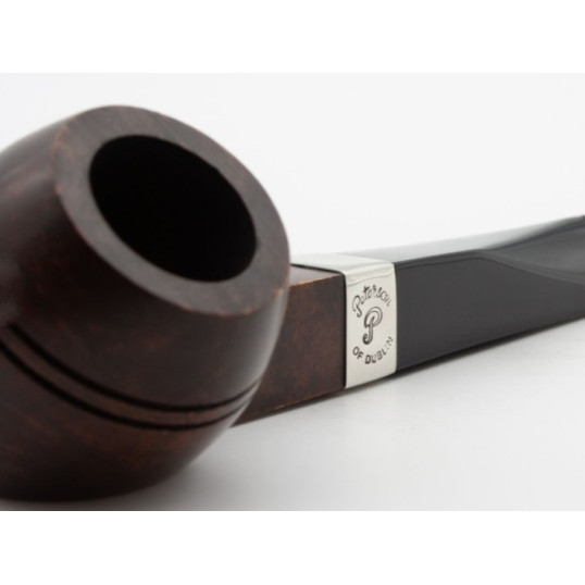 Peterson Aran 150 barna polírozott bulldog pipa – 9 mm filteres, fishtail szopókával