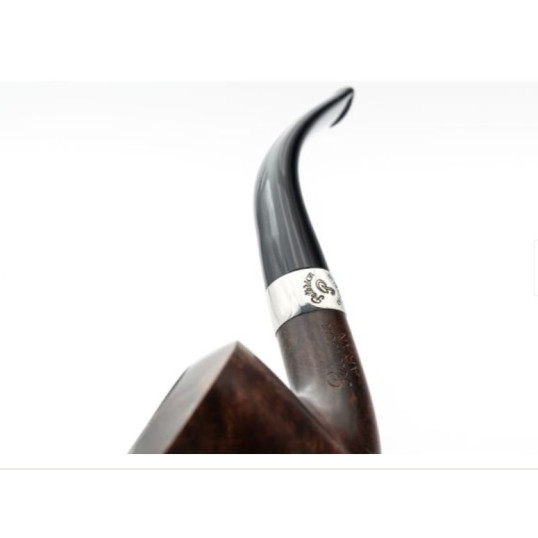Peterson Aran B10 barna polírozott bent calabash pipa – 9 mm filteres, fishtail szopókával