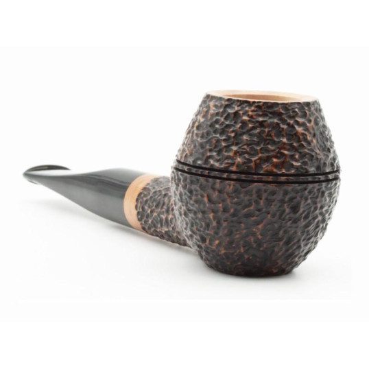 Rattray s Skye Rustic 207 rusztikolt  bruyer pipa 9mm filterrel - Sötétbarna színű