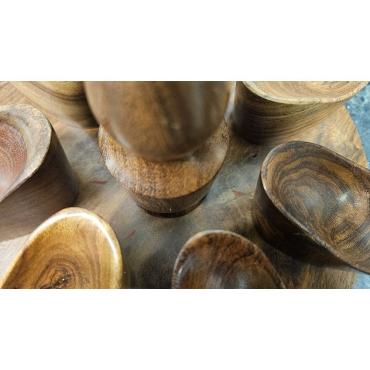 Sötétbarna szezámfa pipatartó 7 pipához – kerek, fa fogantyúval - OUTLET-2