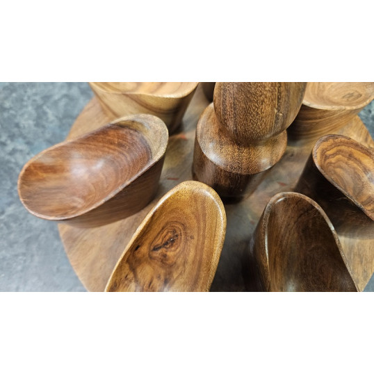 Sötétbarna szezámfa pipatartó 7 pipához – kerek, fa fogantyúval - OUTLET-2