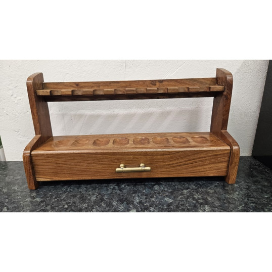 Sötétbarna szezámfa pipatartó 8 pipához – fiókkal, réz fogantyúval - OUTLET-3