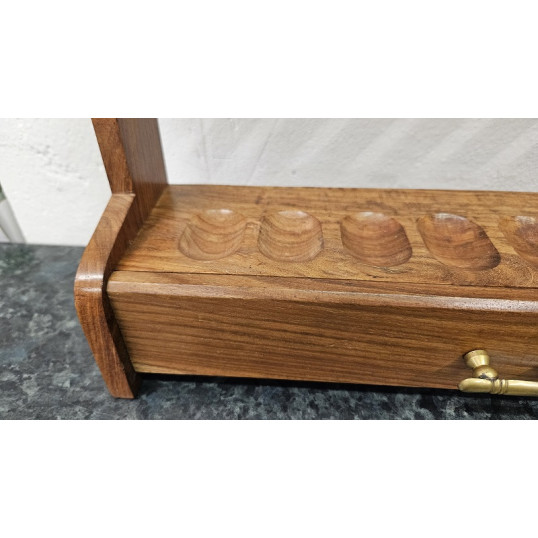 Sötétbarna szezámfa pipatartó 8 pipához – fiókkal, réz fogantyúval - OUTLET-3