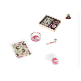 Monkey King dohányzókészlet – dohányőrlő, fémpipa, hamutartó és rolling tray – fánk mintával