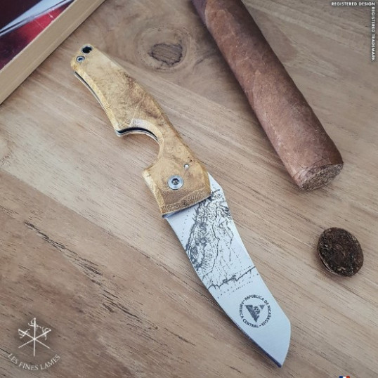 Les Fines Lames Le Petit Compass - Nicaragua Acacia Burl szivarvágó kés