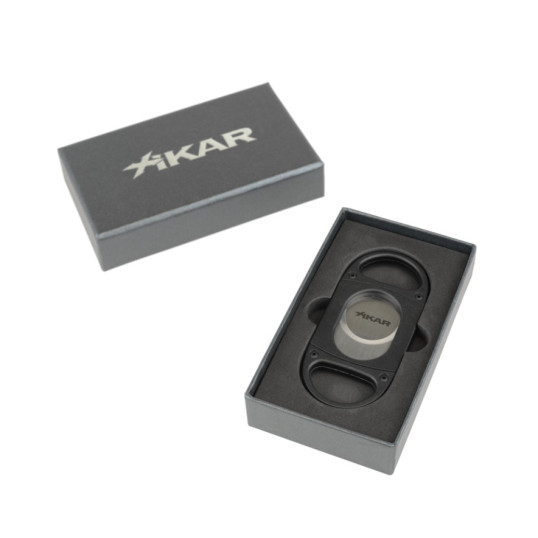 Xikar X8 Black guillotine szivarvágó – szivartartó funkcióval