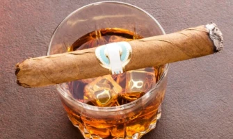 A szivarozás alapjai: az első gyújtástól a humidorig