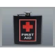 Rozsdamentes acél laposüveg – matt fekete, First Aid mintával, 6 oz (177 ml) - Flaskák – praktikus úti eszközök