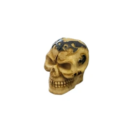 Skull koponya alakú cigaretta csikkölő – kék tribal mintás, 36 × 32 mm