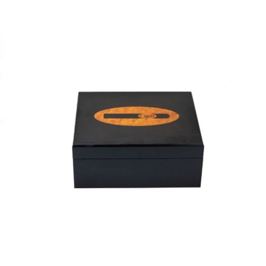 Faro humidor 20-25 szál szivar részére, cédrusfa belső rész, párásítóval, hygrométerrel, fekete színű - Humidor 20-40 szál szivarnak