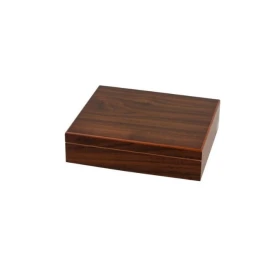 Sötét diófa hatású humidor kb. 20 szivar számára