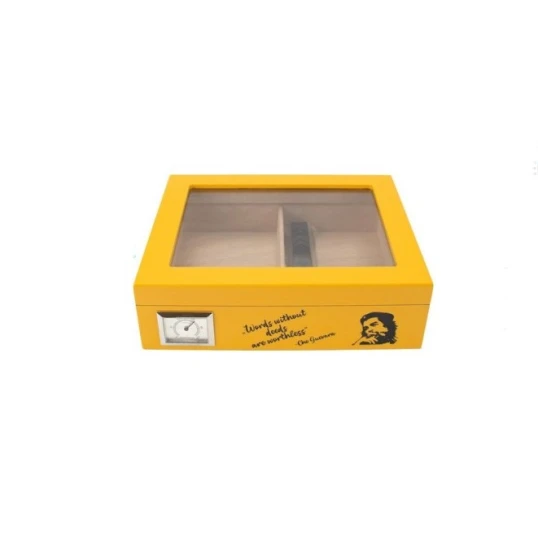 Sárga fényes humidor Che Guevara grafikával és üvegfedéllel – 30-40 szál szivarhoz