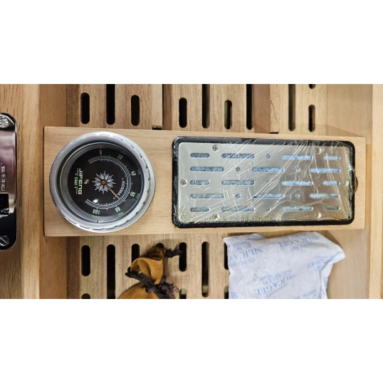 Angelo carbon borítású humidor, magasfényű kivitelben, párásítóval és hygrométerrel – akár 100–120 db Corona méretű szivar tárolására - OUTLET-2