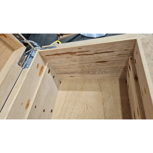 Angelo carbon borítású humidor, magasfényű kivitelben, párásítóval és hygrométerrel – akár 100–120 db Corona méretű szivar tárolására - OUTLET-1