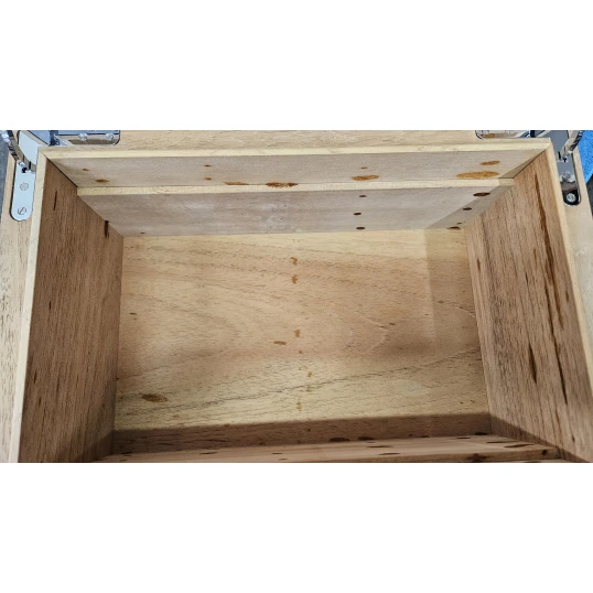 Angelo carbon borítású humidor, magasfényű kivitelben, párásítóval és hygrométerrel – akár 100–120 db Corona méretű szivar tárolására - OUTLET-1