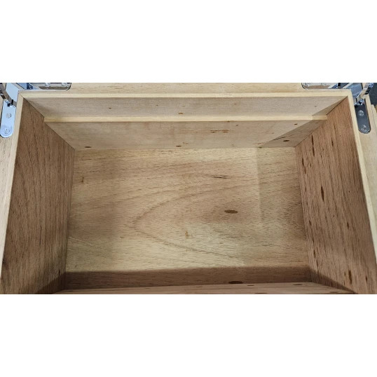 Angelo carbon borítású humidor, magasfényű kivitelben, párásítóval és hygrométerrel – akár 100–120 db Corona méretű szivar tárolására - OUTLET-2