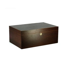 Adorini Matera Deluxe Humidor sötét barna színű diófa borítással és kivehető tálcával - 150 szál szivar részére