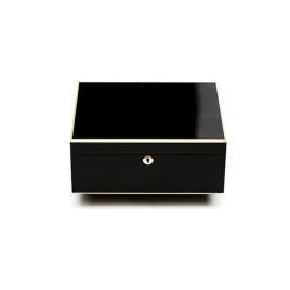 Adorini Milan Deluxe humidor, fényes fekete lakkozott felülettel, spanyol cédrusfa belsővel, 75 szál szivar részére