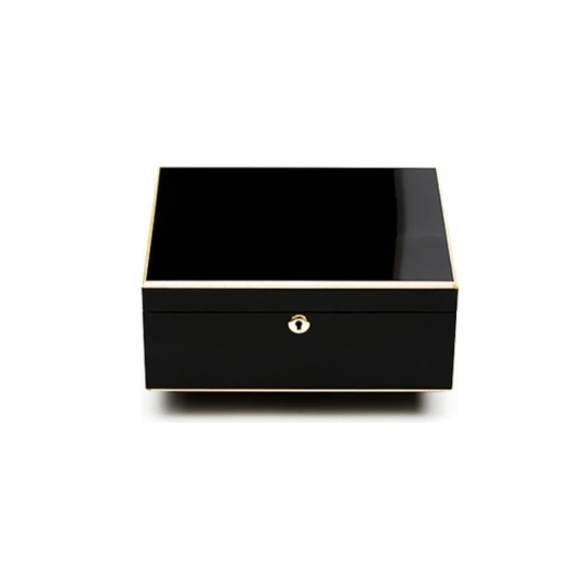 Adorini Milan Deluxe humidor, fényes fekete lakkozott felülettel, spanyol cédrusfa belsővel, 75 szál szivar részére - Humidor 40-80 szál szivarnak