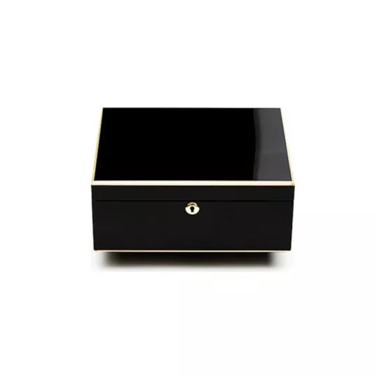 Adorini Milan Deluxe humidor, fényes fekete lakkozott felülettel, spanyol cédrusfa belsővel, 75 szál szivar részére
