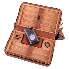 Angelo barna bőr borítású cédrusfa utazó humidor 6 szál szivar részére, szúrólángos öngyújtóval