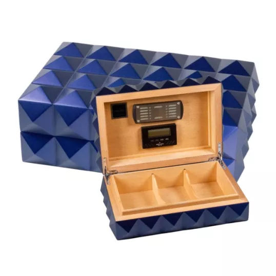Colibri Quasar humidor 45-50 szál szivar számára, digitális hygrométerrel - kék színű Daniel Marshall Edition