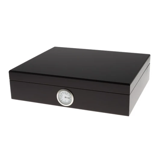 Germanus Humidor fekete színű, 30 szál szivar részére, cédrusfa belsővel, párásítóval, hygrométerrel - Humidor 20-40 szál szivarnak
