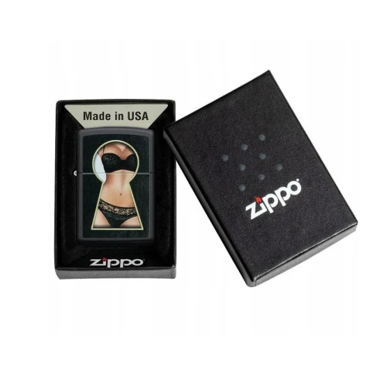 Zippo Benzines Vihargyújtó – Matt Fekete „Keyhole” Mintával