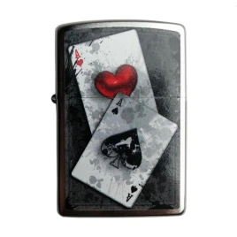 Zippo króm benzines öngyújtó – Ace of Spades & Hearts játékkártya mintával