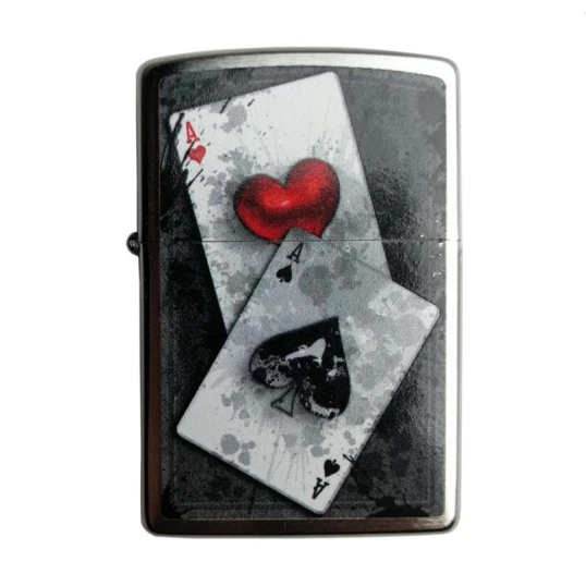 Zippo króm benzines öngyújtó – Ace of Spades & Hearts játékkártya mintával