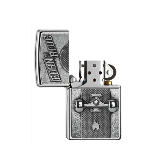Zippo Born to Ride szálcsiszolt króm benzines öngyújtó – 3D hatású gördeszka mintával