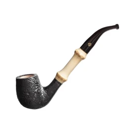 Rattray's Bamboo Bent Sandblast Black homokfúvott hangagyökér pipa bambusz szárral, filter nélkül