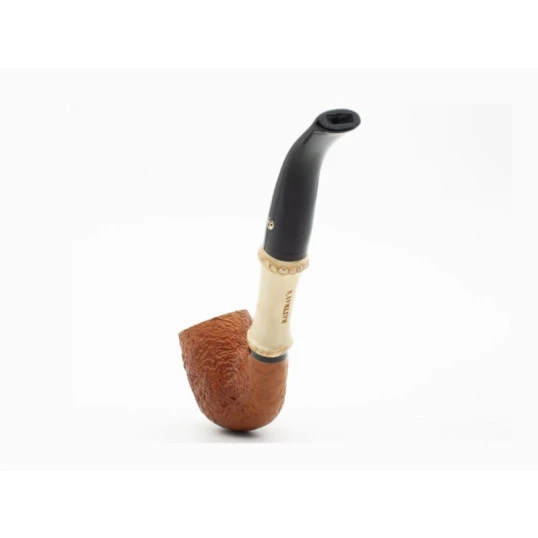 Rattray s Bamboo Bent SandBlast Light homokfúvott hangagyökér pipa 9mm filterrel - Barna színű