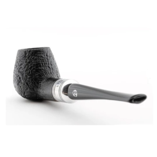 Rattray's Newcastle Sandblast 18 Brandy bruyere pipa fémgyűrűvel – fekete homokfúvott felülettel, 9 mm filteres - Rattrays Newcastle
