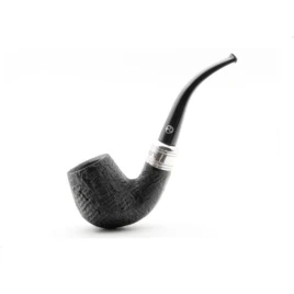 Rattray's Newcastle Sandblast 177 Bent Classic bruyere pipa fémgyűrűvel – fekete homokfúvott felülettel, 9 mm filteres