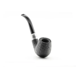 Rattray's Newcastle Sandblast 177 Bent Classic bruyere pipa fémgyűrűvel – fekete homokfúvott felülettel, 9 mm filteres
