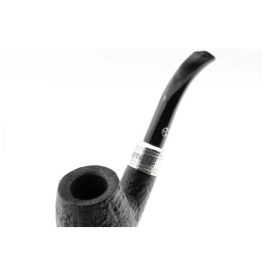 Rattray's Newcastle Sandblast 177 Bent Classic bruyere pipa fémgyűrűvel – fekete homokfúvott felülettel, 9 mm filteres - Rattrays Newcastle