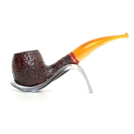 Savinelli St. Nicholas 2024 - 626 hanga gyökér pipa, 9 mm filter, borostyán sárga színű akril enyhén hajlított szár, arany-piros színű gyűrű