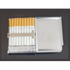 Fémből készült cigaretta tárca 8-10 szál cigarettának ezüst színű - Beépített öngyújtóval