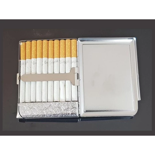Fémből készült cigaretta tárca 8-10 szál cigarettának ezüst színű - Beépített öngyújtóval - Cigaretta- és dohánytárca