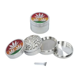 Rasta mintás 4 részes fém dohányőrlő – ezüst, 5 cm