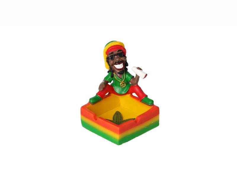 Rasztát mintázó polirezin hamutartó reggae színekben