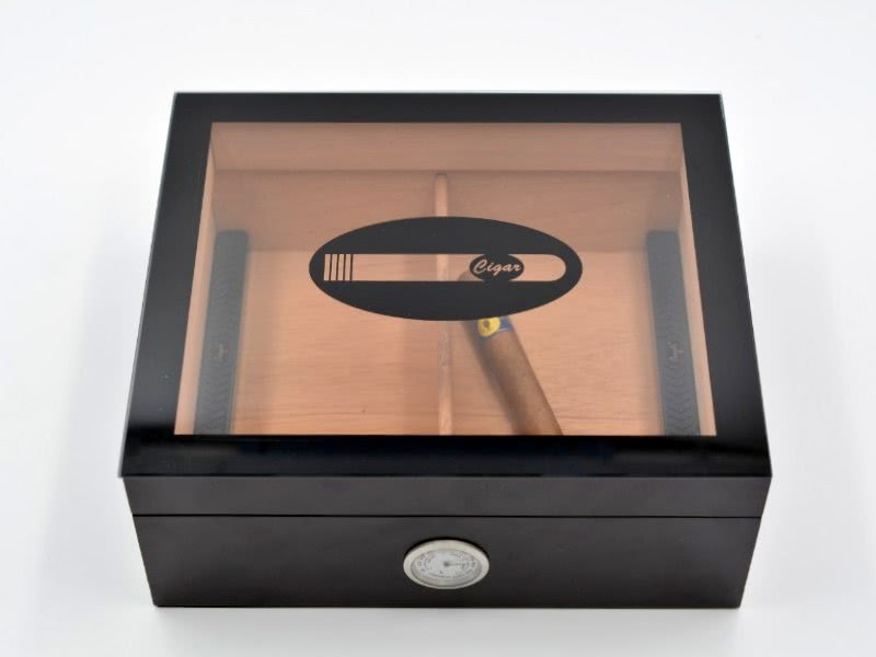 Angelo humidor 50 szál szivar részére, fekete színű, üvegtető, cédrusfa belső, párásító, külső analóg hygrométer - OUTLET - 1