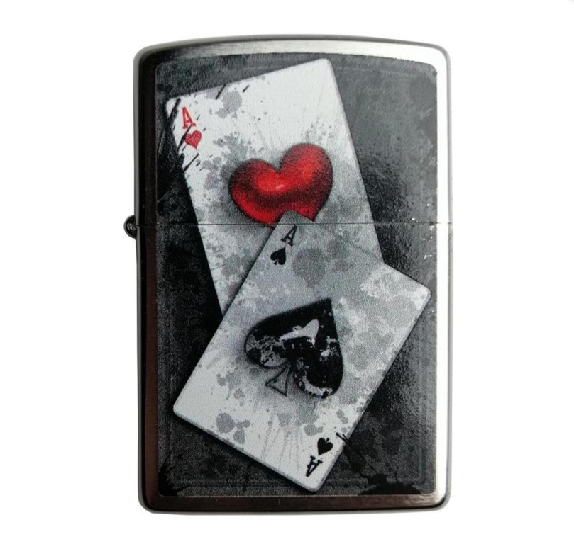 Zippo króm benzines öngyújtó – Ace of Spades & Hearts játékkártya mintával